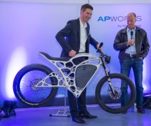 airbus-apworks-unveils-35kg-3d-printed-light-rider-motorcycle-1