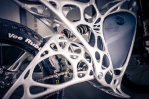 airbus-apworks-unveils-35kg-3d-printed-light-rider-motorcycle-11